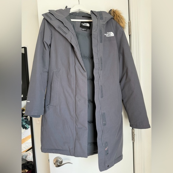 The North Face Women's Dark Gray Ski Jacket - Picture 4 of 9